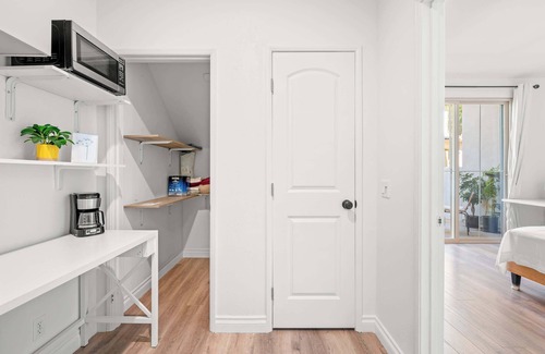 Irvine Industrial Complex-East Apartment | Private Entry Suite w Patio Bath Kitchenette