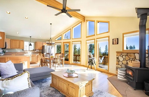 Valley of the Sun House | Private Escape 4BR Cabin Near Breckenridge with Views