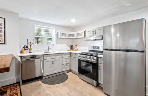 Esplanade Ridge House | Private escape under the Oaks!