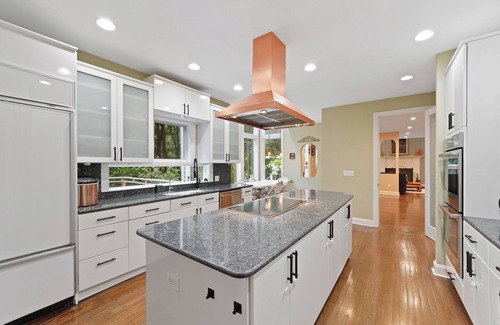 North Stamford House | Private estate in North Stamford on natural preserve