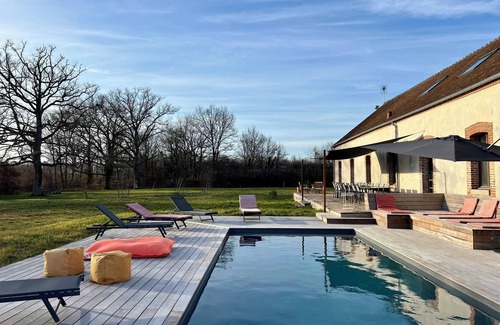 Villemurlin Cottage | Private Estate with Pool, Spa, Bar, and Wild Nature!