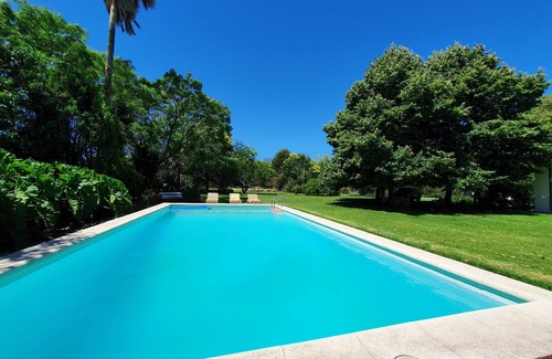 Chivilcoy House | Private Estate with large gardens, pool, wifi and animal farms