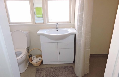 Whanganui Cottage | Private, family-friendly, self-contained accommodation in quiet garden setting