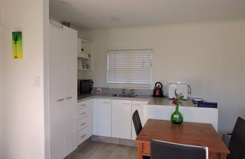 Whanganui Cottage | Private, family-friendly, self-contained accommodation in quiet garden setting