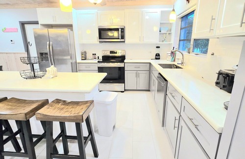 Tarpum Bay House | Private family beach bungalow - on a beautiful swimming beach