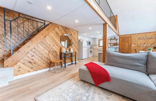 Dysart et al House | Private family friendly cottage, with beautiful sandy beach.