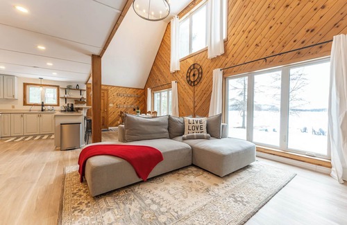 Dysart et al House | Private family friendly cottage, with beautiful sandy beach.