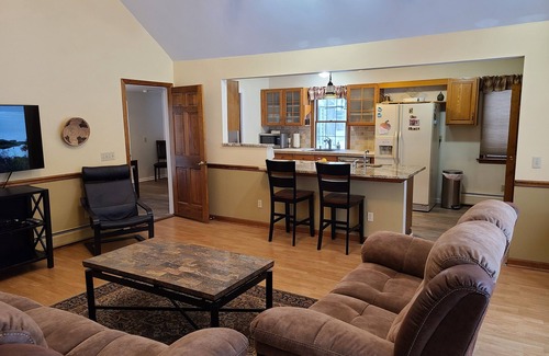 Redding Ridge House | Private family friendly home with in-ground pool and tennis court
