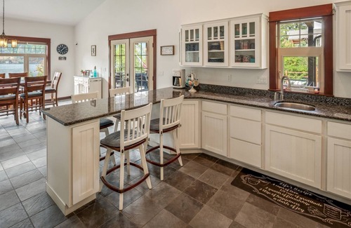 Sagle House | Private Family Home & Acreage on Garfield Bay