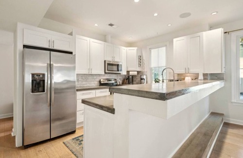 Mid-City House | Private Family Home & Rooftop Deck + Parking