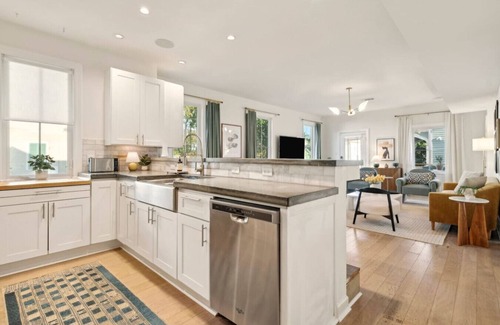 Mid-City House | Private Family Home & Rooftop Deck + Parking