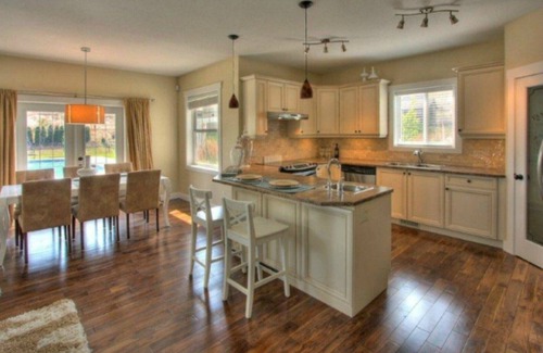 Southwest Mission House | Private Family Home With Saltwater Pool Near Summerhill & CedarCreek Winery