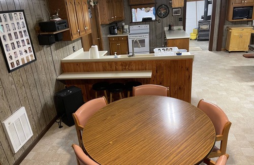 Howard Cabin | Private family lodge on 42 serene acres- 15 minutes to Penn State- Centre County