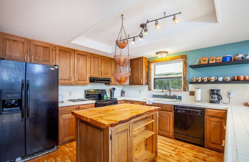 Fairplay House | Private Family Mountain Getaway- Dog Friendly!