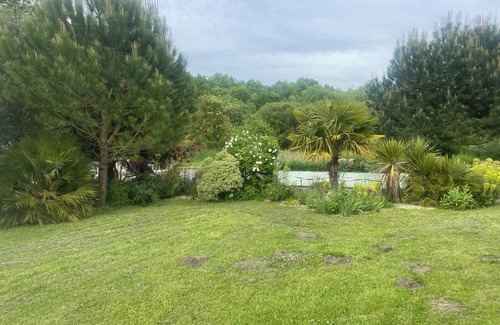 Nieul le Virouil House | Private family retreat, 30 mins from beach. Bordeaux and Cognac 45 mins. Pool.