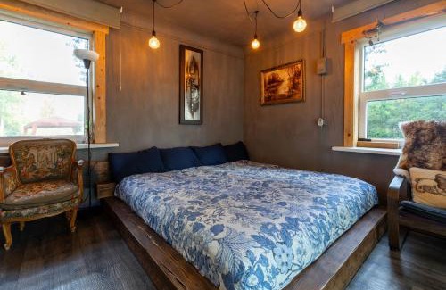 Pedvale Cabin | Private Farm Jakuzzi Sauna in the forest
