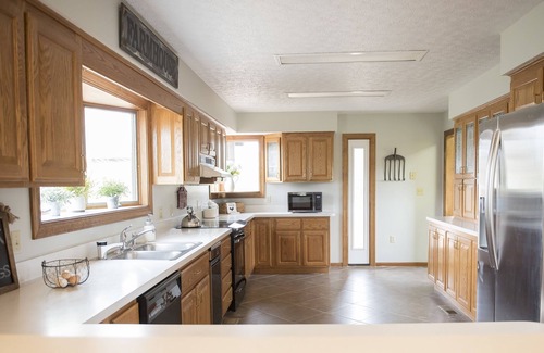 Thaxton House | Private Farmhouse w/Hot Tub and Fresh Eggs