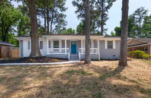 Marietta House | Private Fenced Yard Near Truist Park and ATL