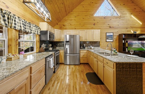 Cosby Cabin | Private Firepit King Beds Near Nat’l Park
