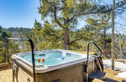 Florissant House | Private Fishing Pond Mtn-View Home in Florissant!