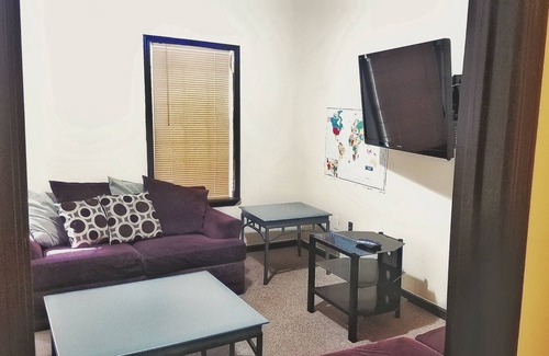 Palmetto House | *Private Floor-Near Airport-2 Bd/1 Bath