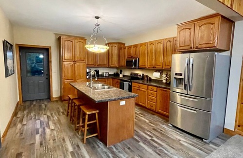 Cornell Cottage | Private Full-Home Retreat on the Secluded Boney Falls Basin