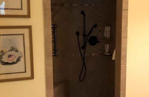 College Hill Apartment | Private fully functional apartment w/easy access to local activities