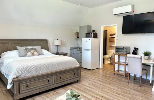 Madisonville Apartment | Private & FULLY FURNISHED 1BD-1BA Studio Apartment in Tranquil Madisonville, LA