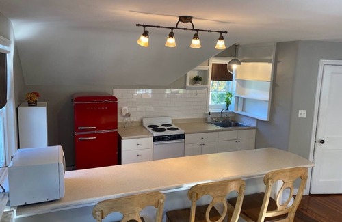 Valley Forge Cottage | Private, Fully Renovated 1 bedroom Carriage House