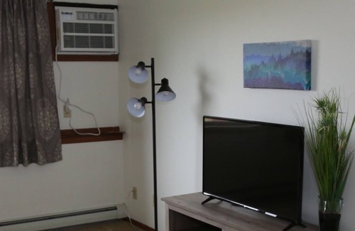 Lamberton Apartment | Private Furnished Apartment - Long & Short Stay