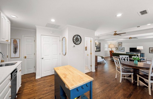 Southwest Arlington House | Private furnished guesthouse in safe Arlington neighborhood with utilities free!