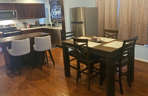 Atlanta House | Private Furnished Room - Walk to GWCC, Ga. Aquarium, Mercedes-Benz & State Farm