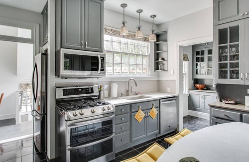 Cherokee Triangle House | Private Garden | 2700 SqFt Apt | Chic | Quiet Area