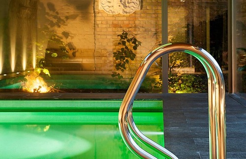 Historical Center Bruges House | private garden and indoor pool in heart of Bruges