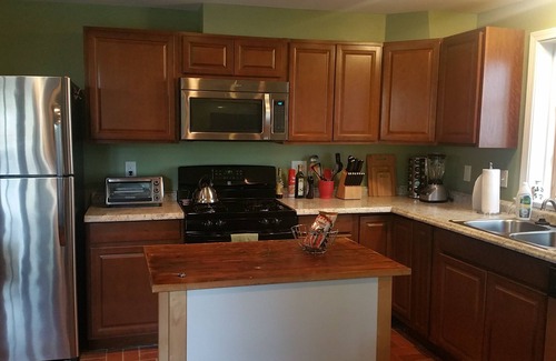 Carrollton Apartment | Private Garden Apartment 1 Block off St. Charles