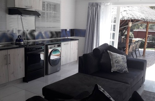 Northcliff Cottage | Private garden apartment in Johannesburg