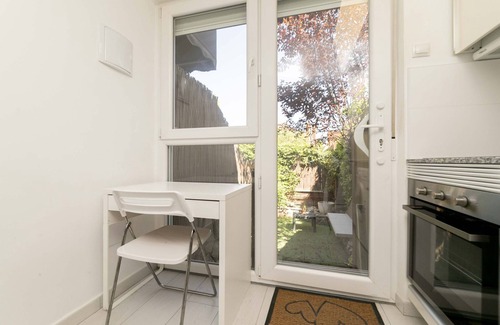 Coslada Apartment | Private garden apartment