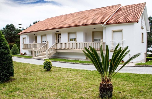 Carnota Apartment | Private garden, beachfront, sea views