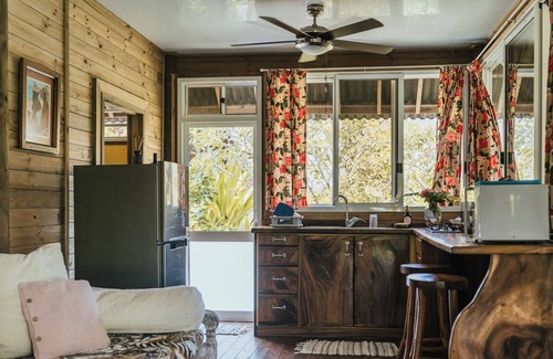 Fare House | Private garden bungalow just 200m from the beach