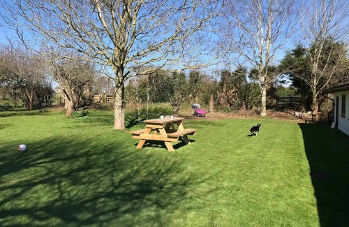 Llanbedr-dyffryn-clwyd Cottage | Private Garden Cottage with lovely views and a large garden.