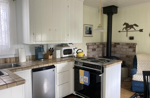 Mendocino Cottage | Private Garden Cottage In Mendocino's Historic Preservation District