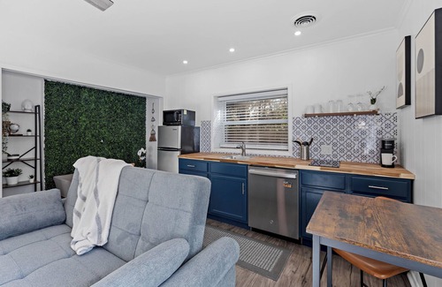 Tallahassee Apartment | Private Garden Retreat - King Bed - mins TMH + Downtown + FSU!