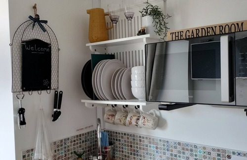 Castle Bytham Apartment | Private Garden Room - Rural Village