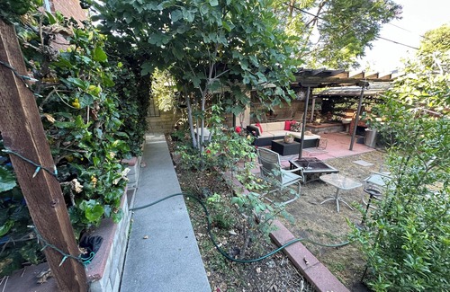 Eagle Rock Apartment | Private Garden Suite