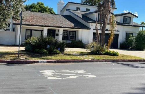 Lake Balboa House | Private gated 1bed & 1bath amazing for 2 in Los Angeles near Universal studio & Hollywood