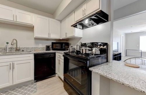 Pleasant Valley Apartment | Private Gated 4BR 4BA Home Away From Home Near DT