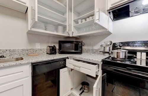 Pleasant Valley Apartment | Private Gated 4BR 4BA Home Away From Home Near DT