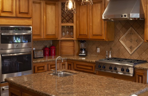 Temecula House | Private gated vineyard on Temecula wine trail - Pool, 24/7 Heated Spa, CLEAN!
