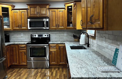 Lindseyville House | Private Getaway! Great for families and friends! Hot tub and Fire pit!