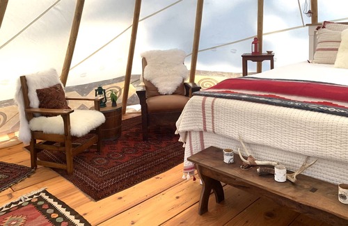 Molalla Apartment | Private Glamping Tipi and Airstream
